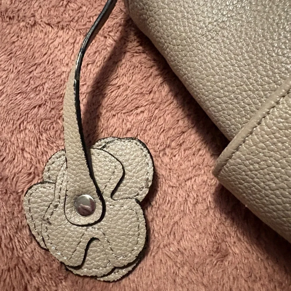 Dana Buchman Beige Leather Shoulder Bag NWOT - Picture 8 of 9